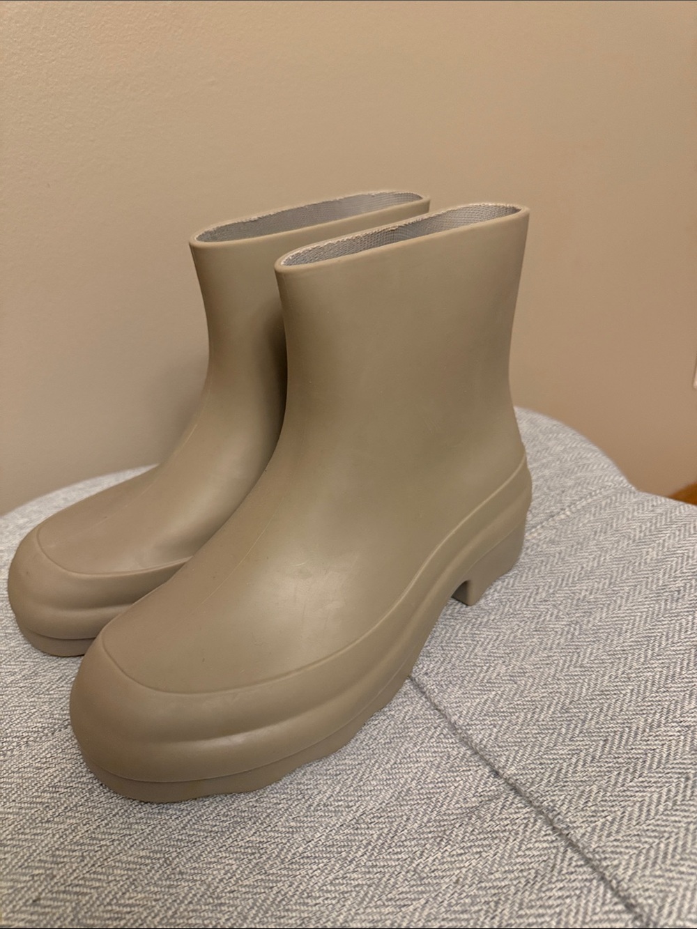Vince Nia Rain Boots, - Picture 4 of 7